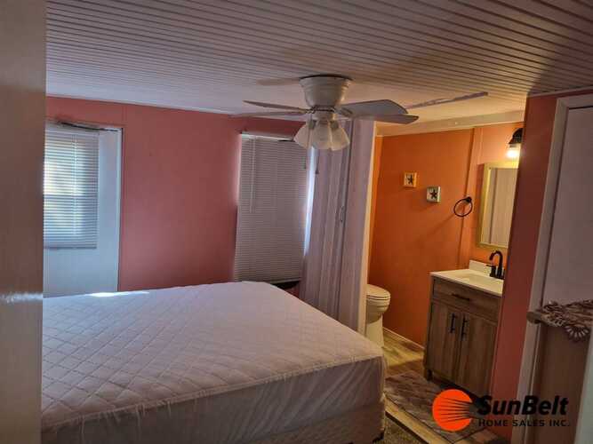 Listing Photo 12