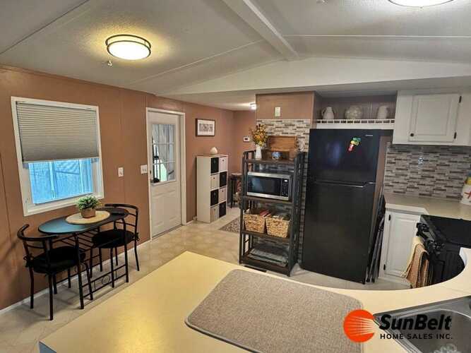 Listing Photo 10