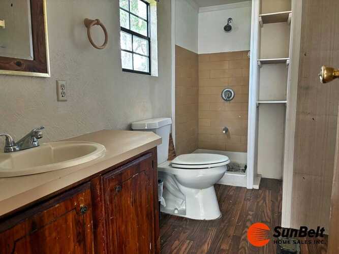 Listing Photo 12