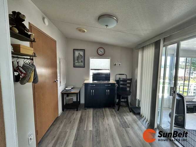 Listing Photo 11
