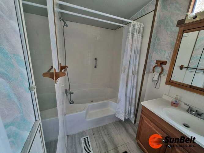 Listing Photo 11