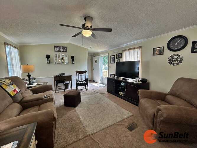 Listing Photo 11