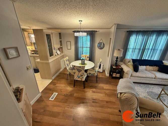 Listing Photo 8