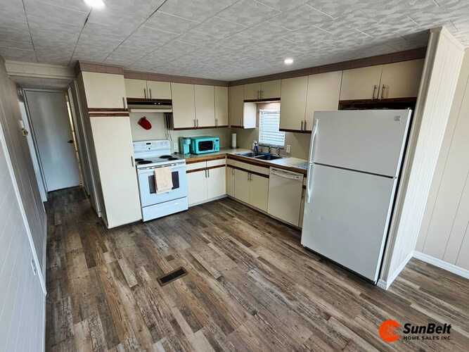 Listing Photo 12