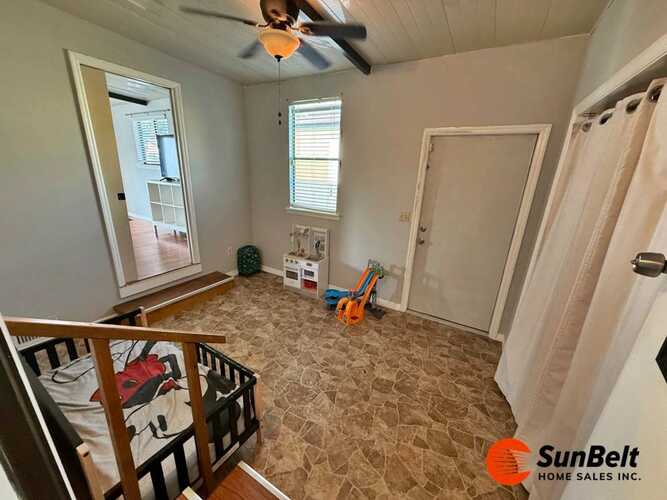 Listing Photo 12