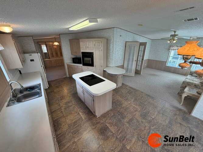Listing Photo 10