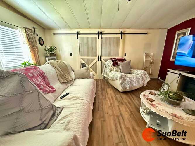 Listing Photo 11