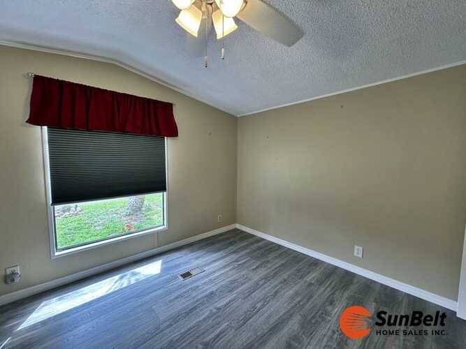 Listing Photo 16