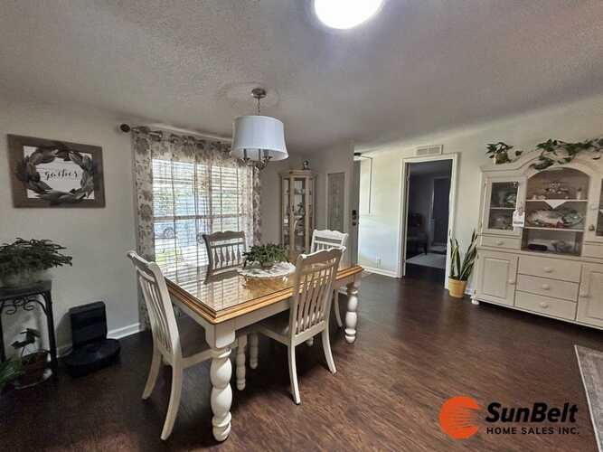 Listing Photo 12