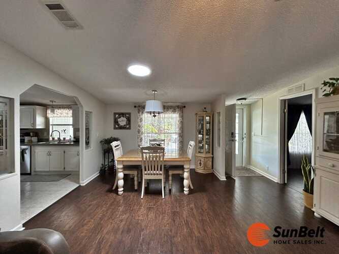 Listing Photo 11