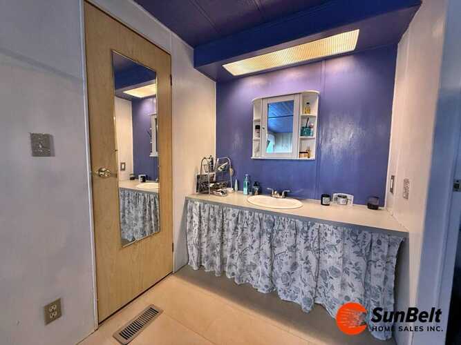 Listing Photo 12
