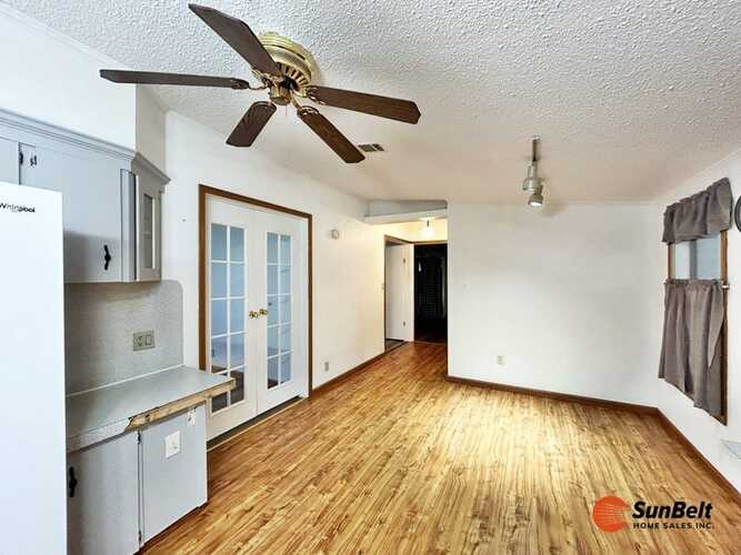 Listing Photo 12