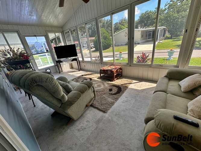 Listing Photo 11