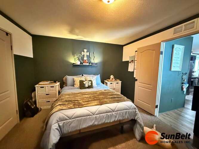 Listing Photo 12