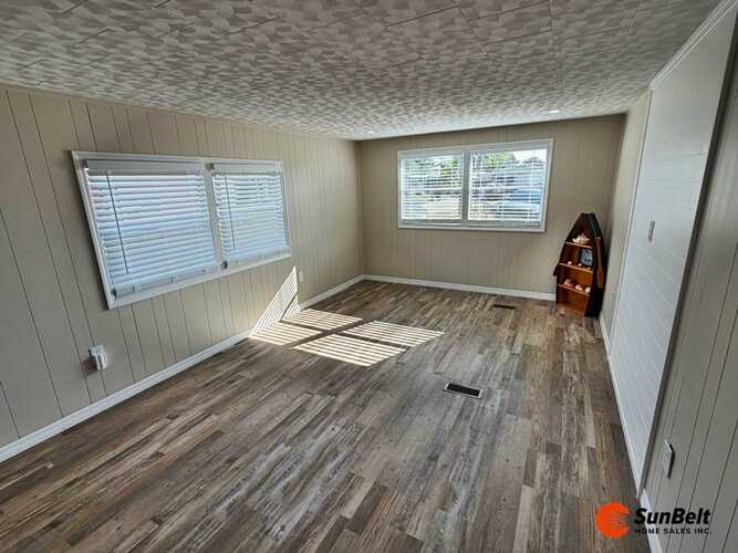 Listing Photo 11