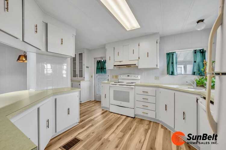 Listing Photo 16