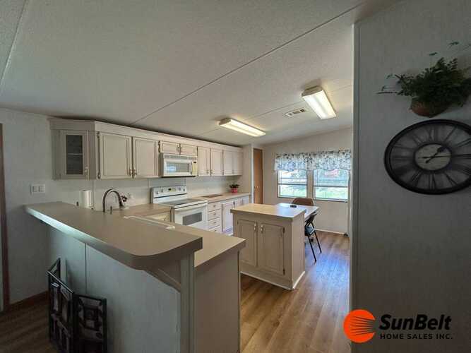 Listing Photo 12