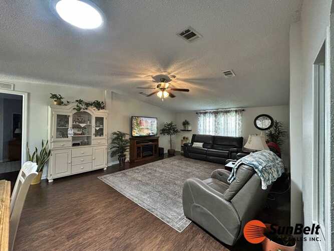 Listing Photo 8