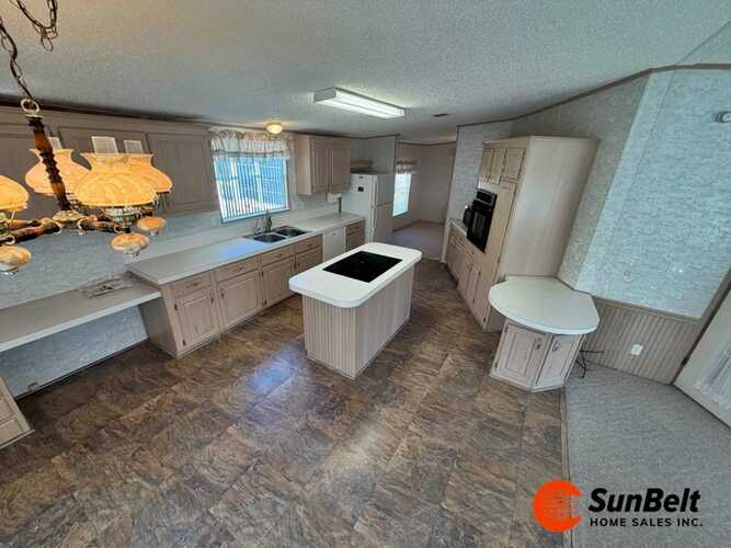 Listing Photo 11