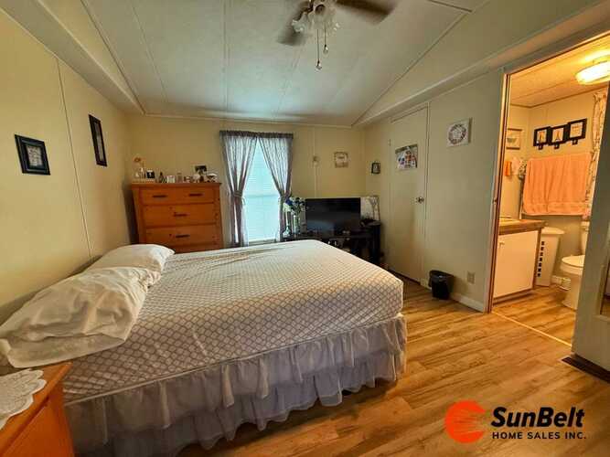Listing Photo 11