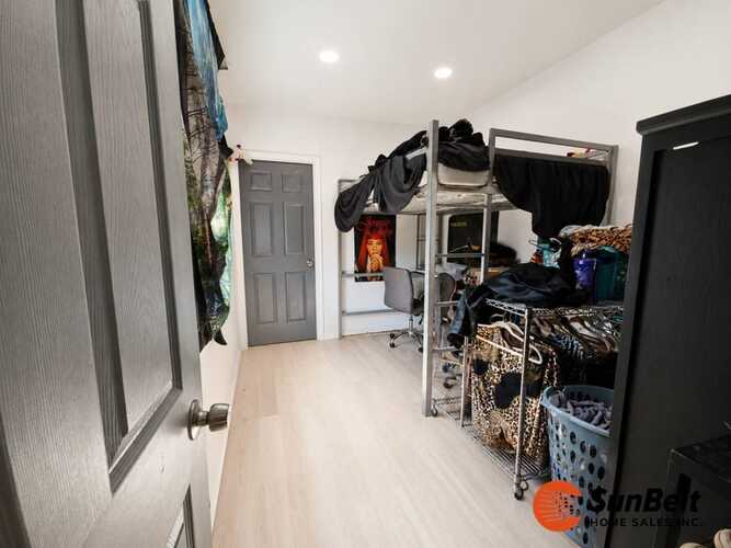Listing Photo 10