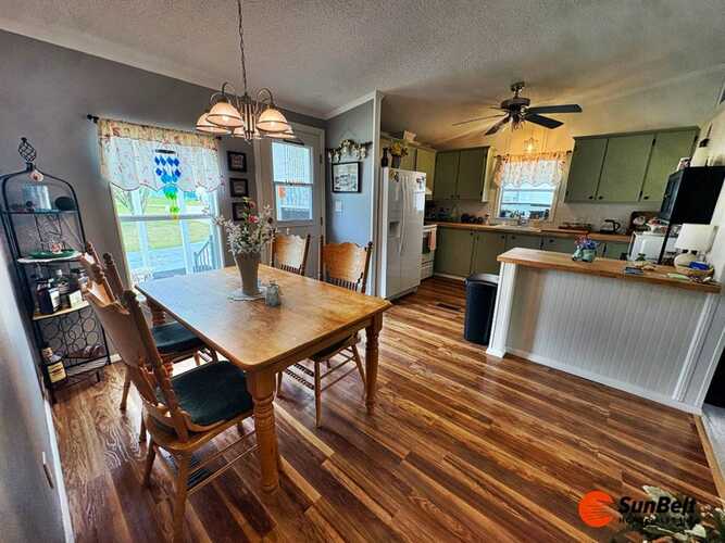 Listing Photo 12