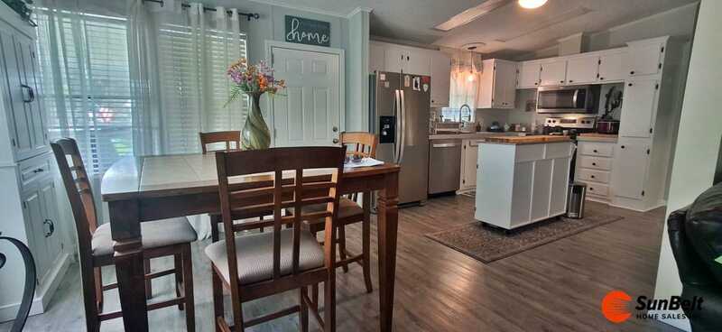 Listing Photo 11