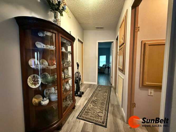 Listing Photo 11