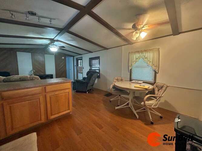 Listing Photo 12