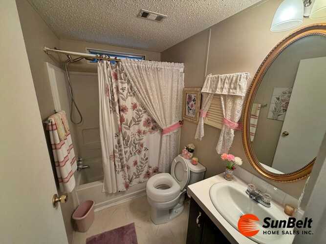 Listing Photo 12