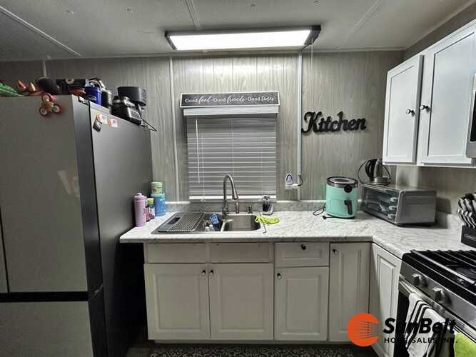 Listing Photo 12