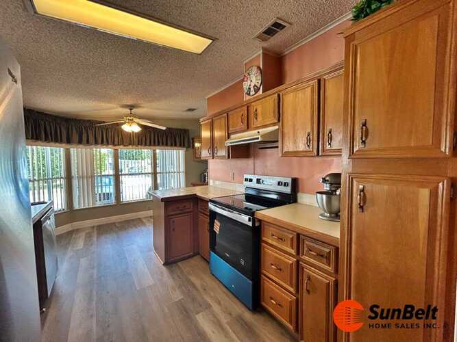 Listing Photo 11