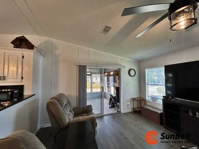 Listing Photo 10