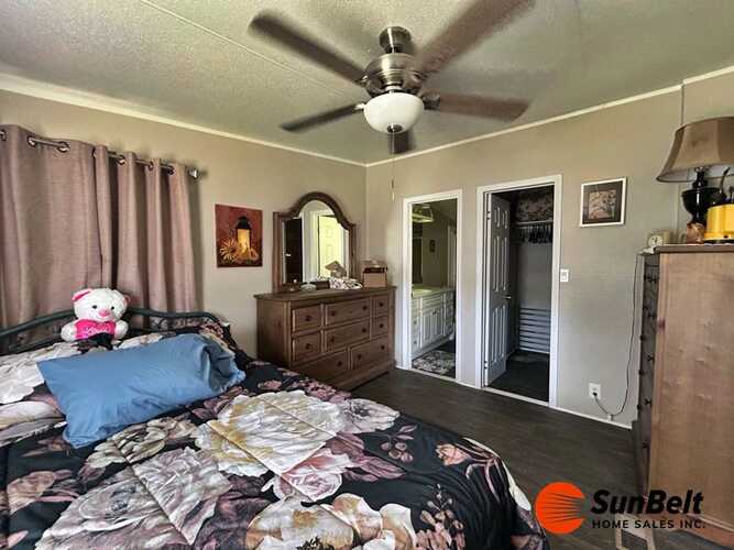 Listing Photo 12