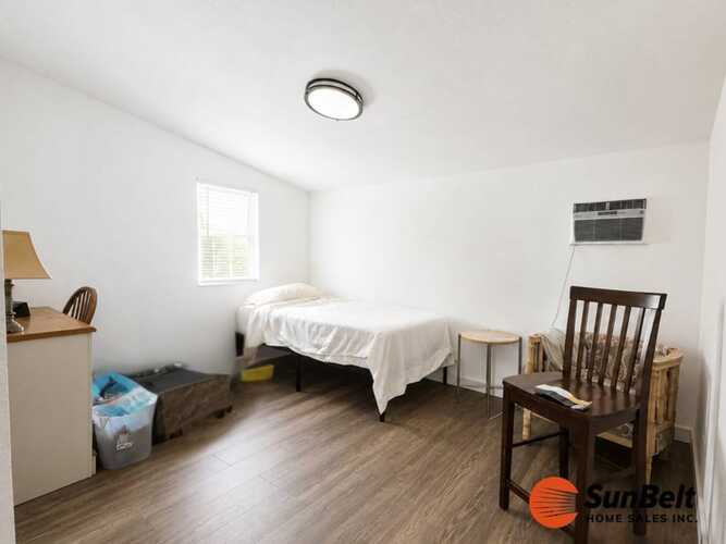 Listing Photo 8
