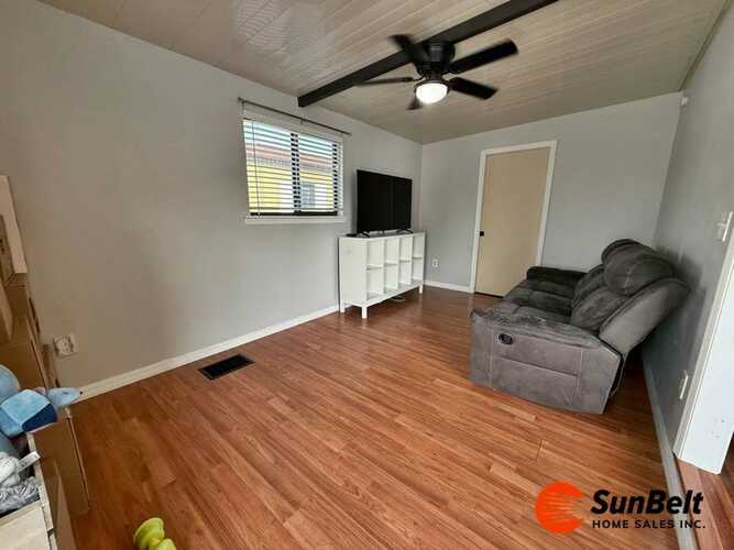 Listing Photo 8