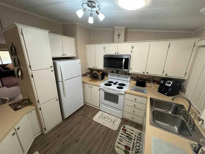 Listing Photo 12
