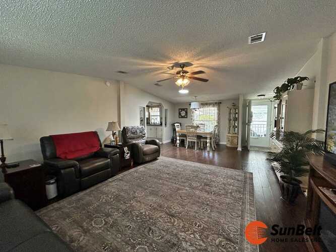 Listing Photo 10